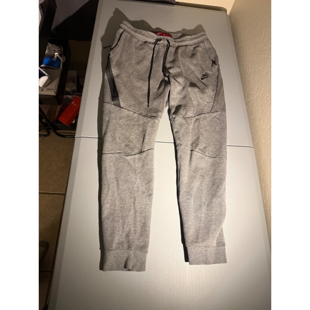 Nike Tech Fleece Joggers Mens Medium Gray Sweatpants 805162-091 Tapered Pants